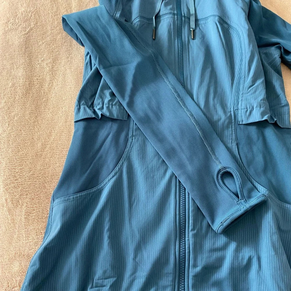 lululemon Reversible Jacket - Picture 4 of 11